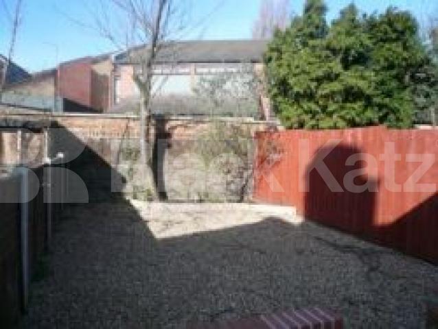 			5 Bedroom, 1 bath, 1 reception House			 Carlingford Road, TURNPIKE LANE